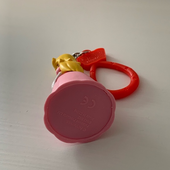 Nintendo Super Mario Princess Peach Back Pack Buddies Blind Bag Keychain Clip - Picture 3 of 3